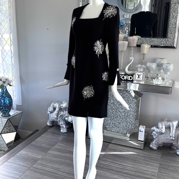 New 🌙 Chic Black and Gold Mini Dress - Picture 16 of 16